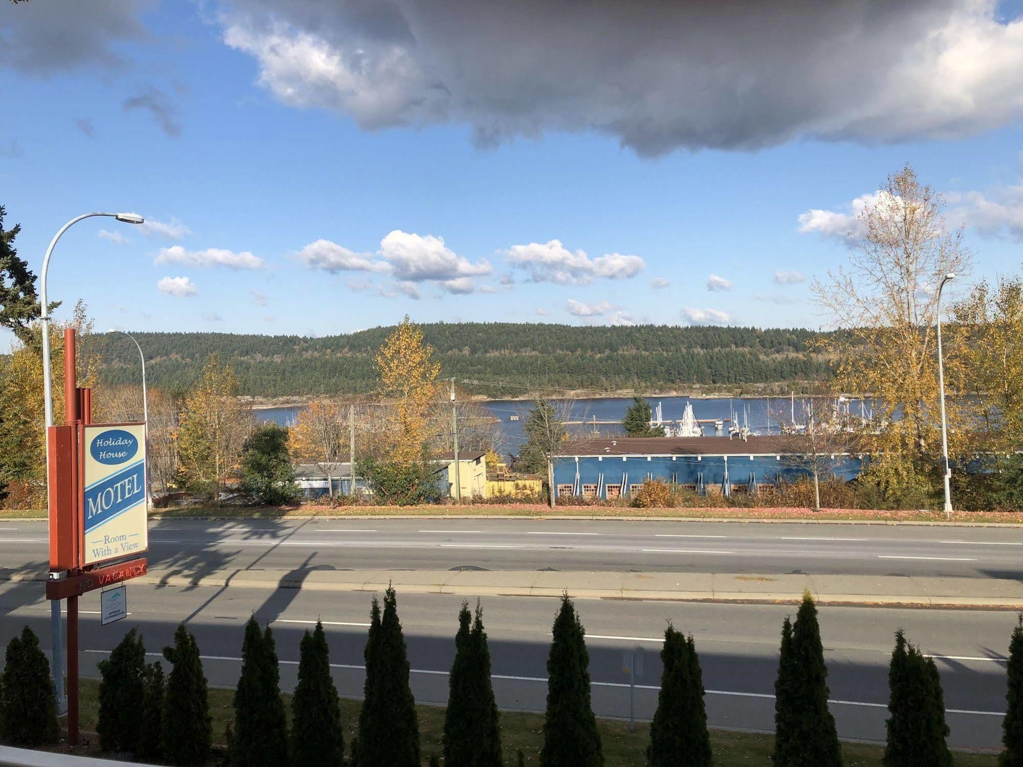 Holiday House Motel Ladysmith Exterior photo