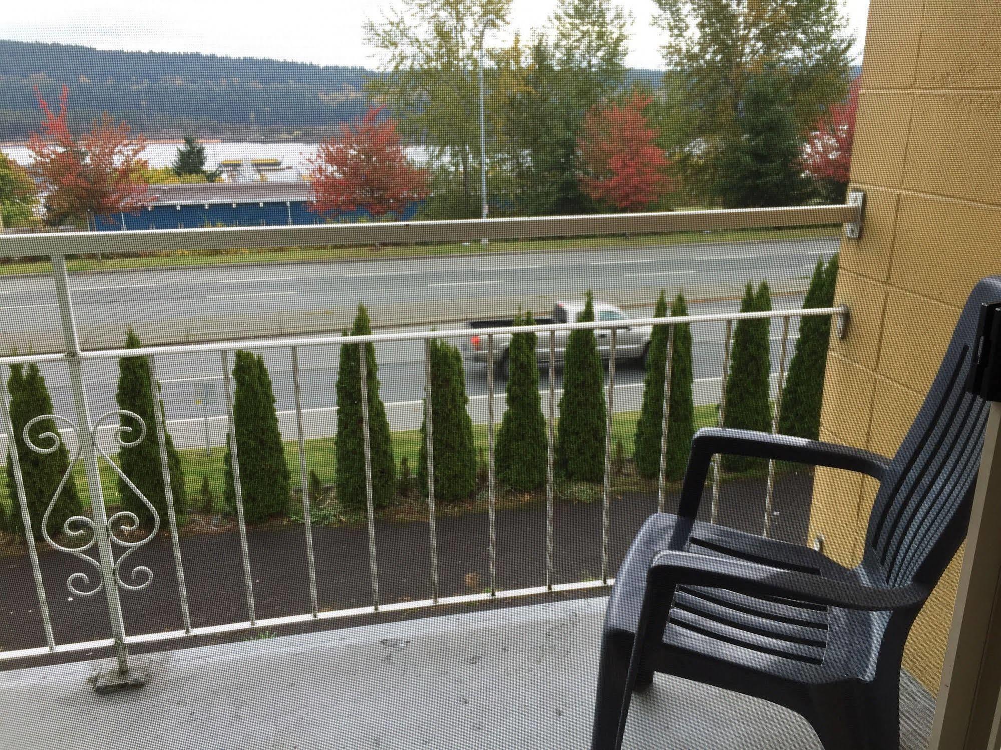 Holiday House Motel Ladysmith Exterior photo